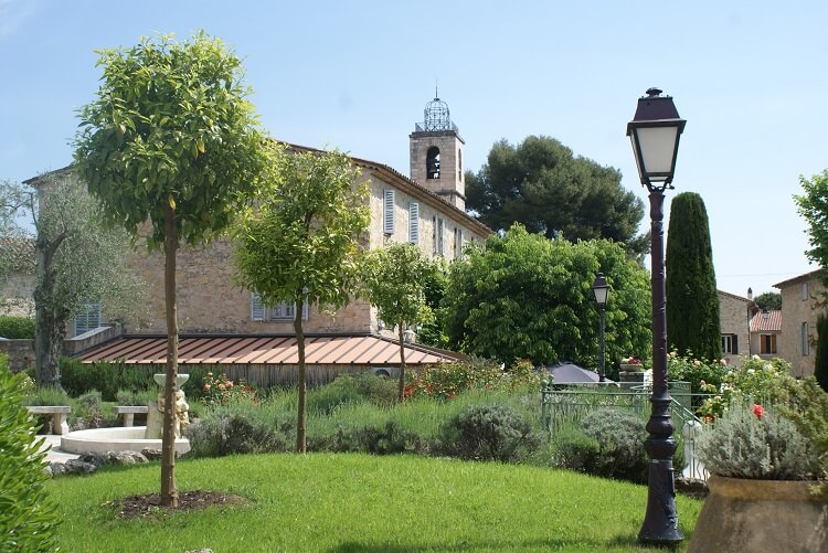 Vue parc et Mairie du Rouret