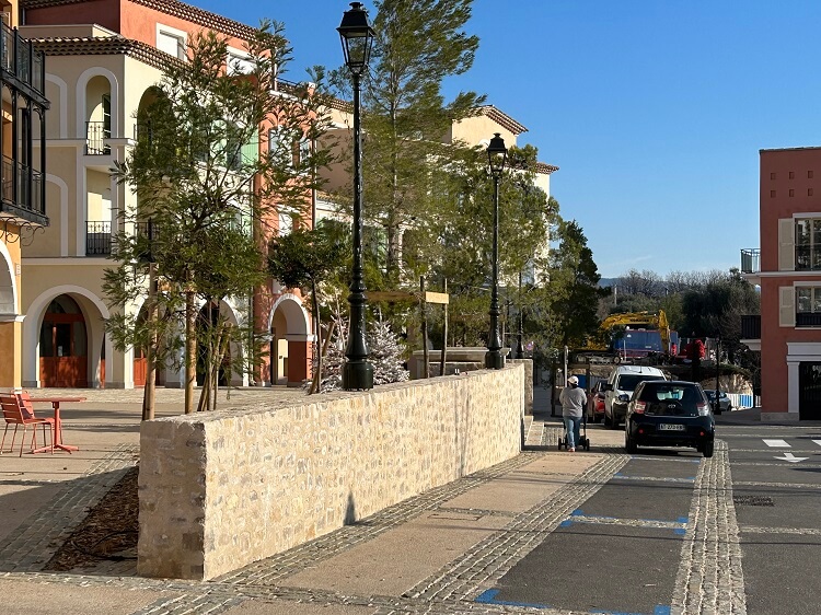 Places de parking au Rouret